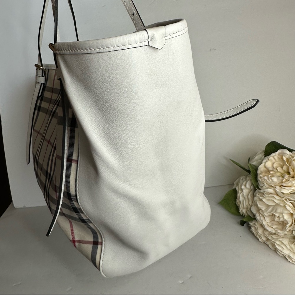 Burberry White Leather & Beige Nova Check Tote - Picture 3 of 15